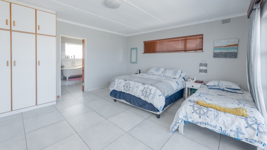 7 Bedroom Property for Sale in Struisbaai Western Cape